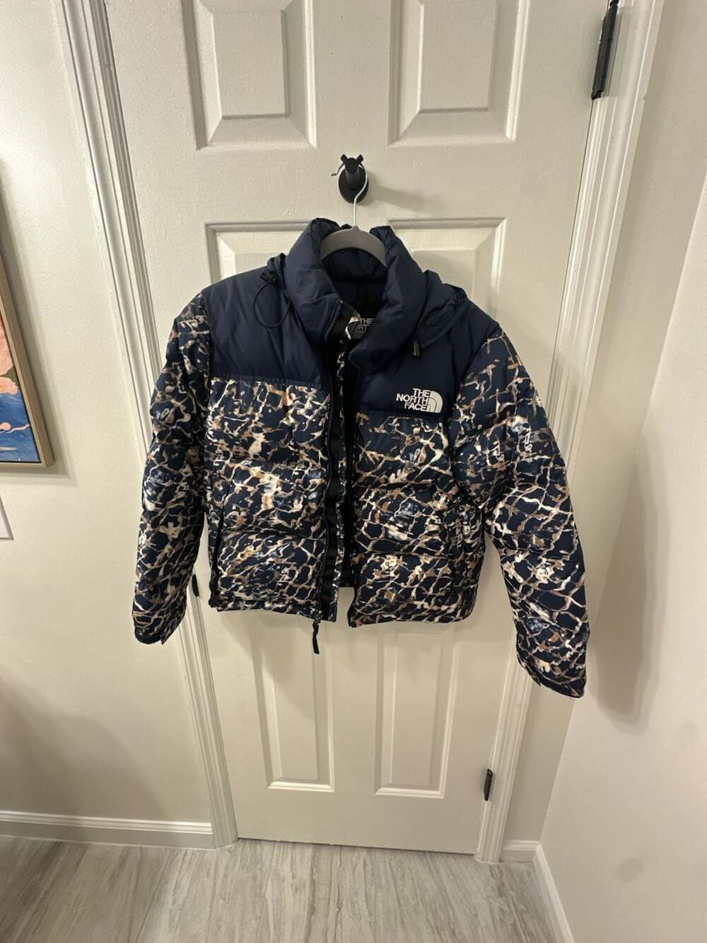 The North Face 1996 Retro Nuptse Jacket Size M Abstract Print Navy Blue